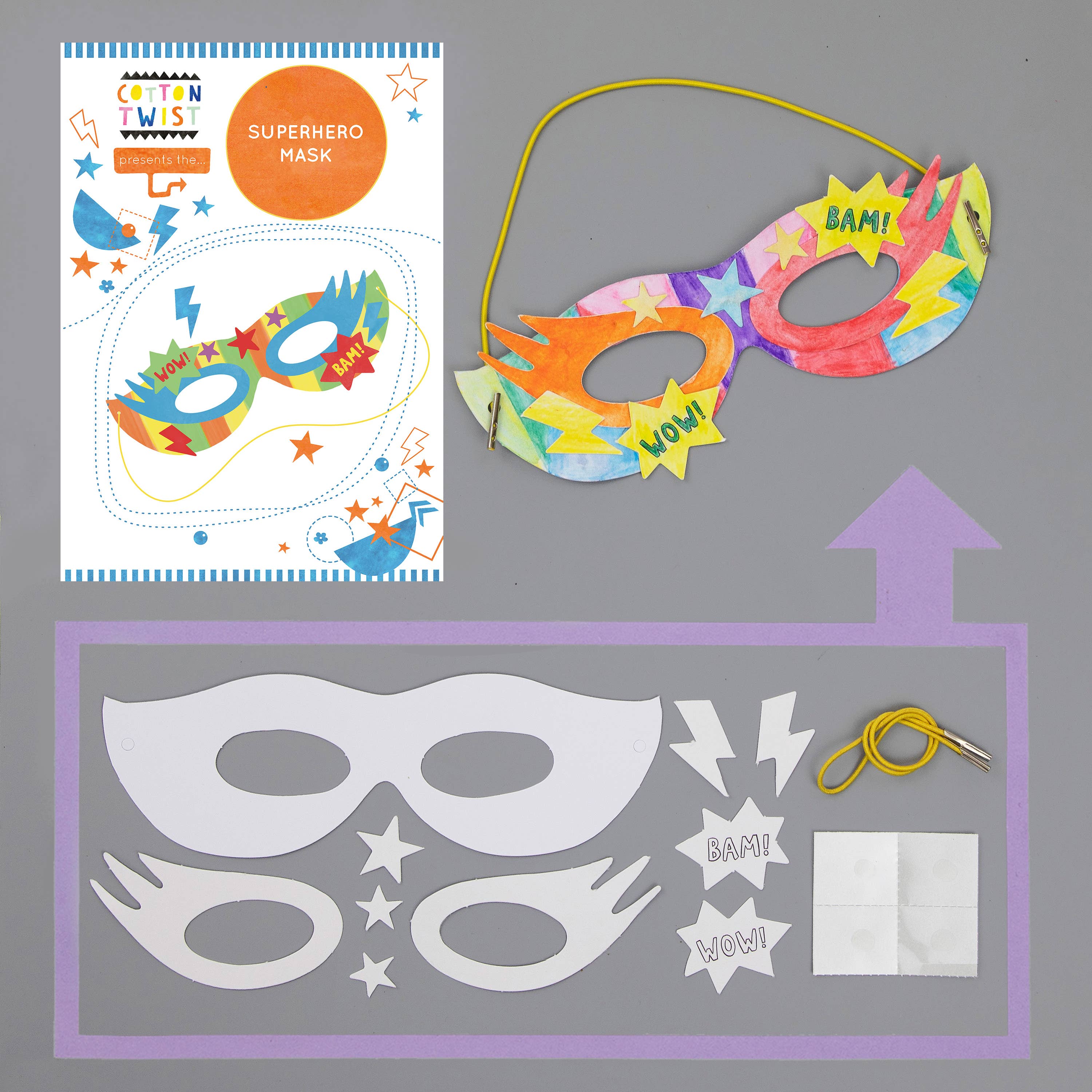 Es wird ein farbenfrohes Cotton Twist - DIY Superhelden-Masken-Set der Marke Cotton Twist gezeigt. Das Set enthält eine fertige Maske mit „BAM!“- und „WOW!“-Designs, eine gedruckte Anleitung und alle notwendigen Komponenten: eine leere Maskenvorlage, ausgeschnittene Formen, eine Schnur und Klebequadrate zum Zusammenbauen. Hergestellt aus umweltfreundlichen Materialien, damit Kinder Spaß haben.