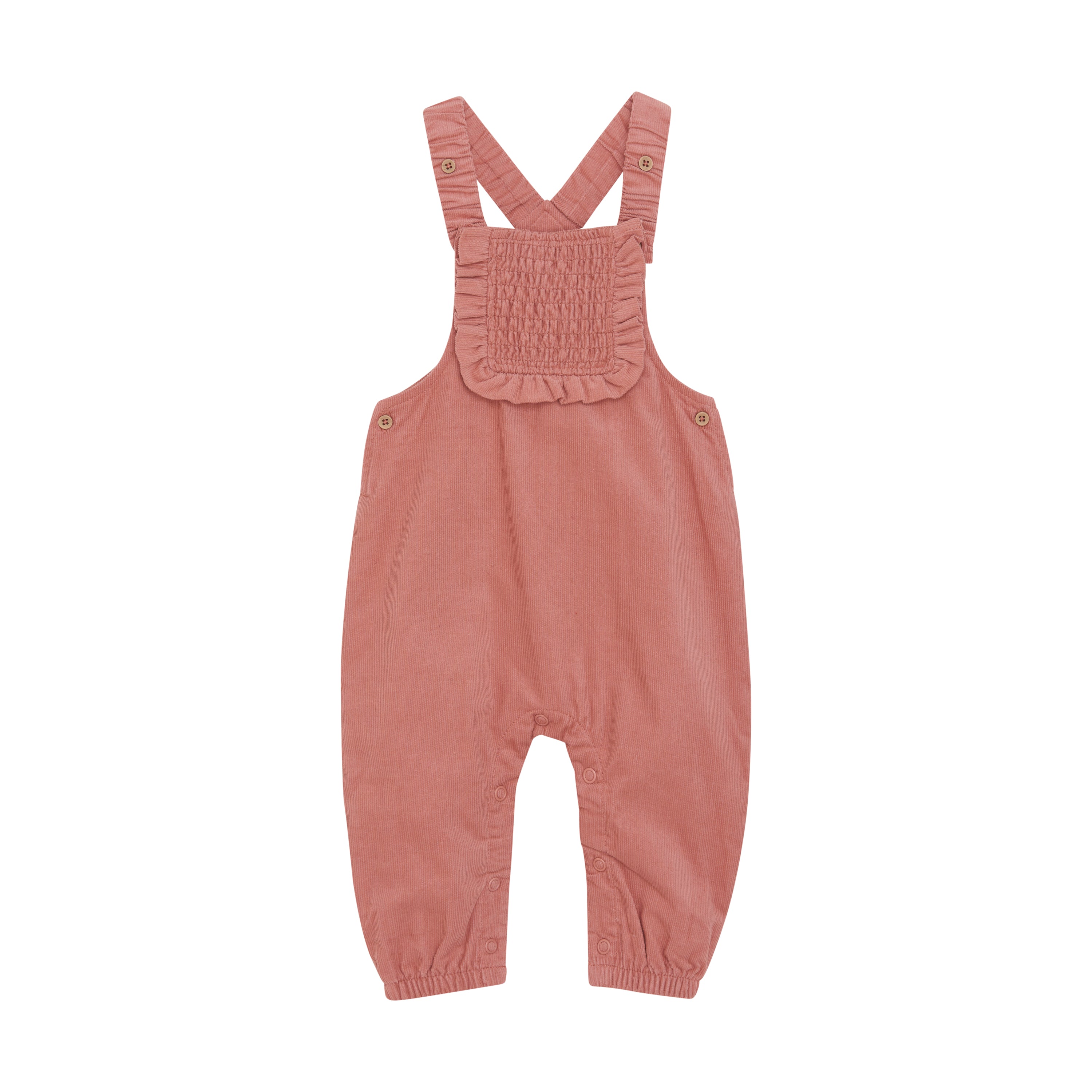 Der Minymo - Overall von Minymo ist ein babyrosa Cord-Overall mit überkreuzten Trägern und einem gerüschten, gesmokten Latz. Die Hosenbeine haben elastische Bündchen und der Overall hat Knöpfe an den Trägern und Seiten zum Verschließen. Dieses bezaubernde Stück besteht aus 100 % Baumwolle und ist GOTS-zertifiziert.