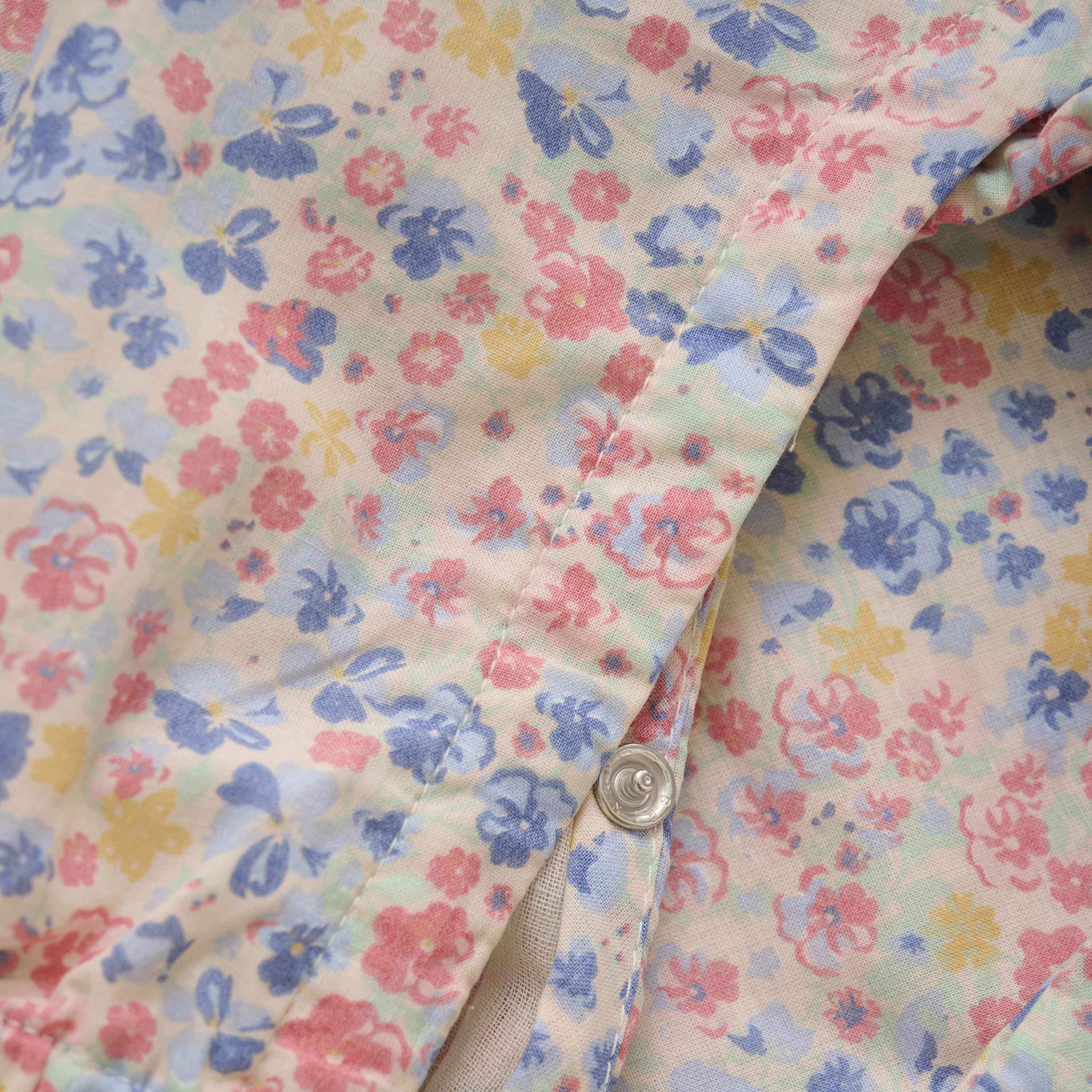 Kurzarm-Strampler mit Blumenmuster