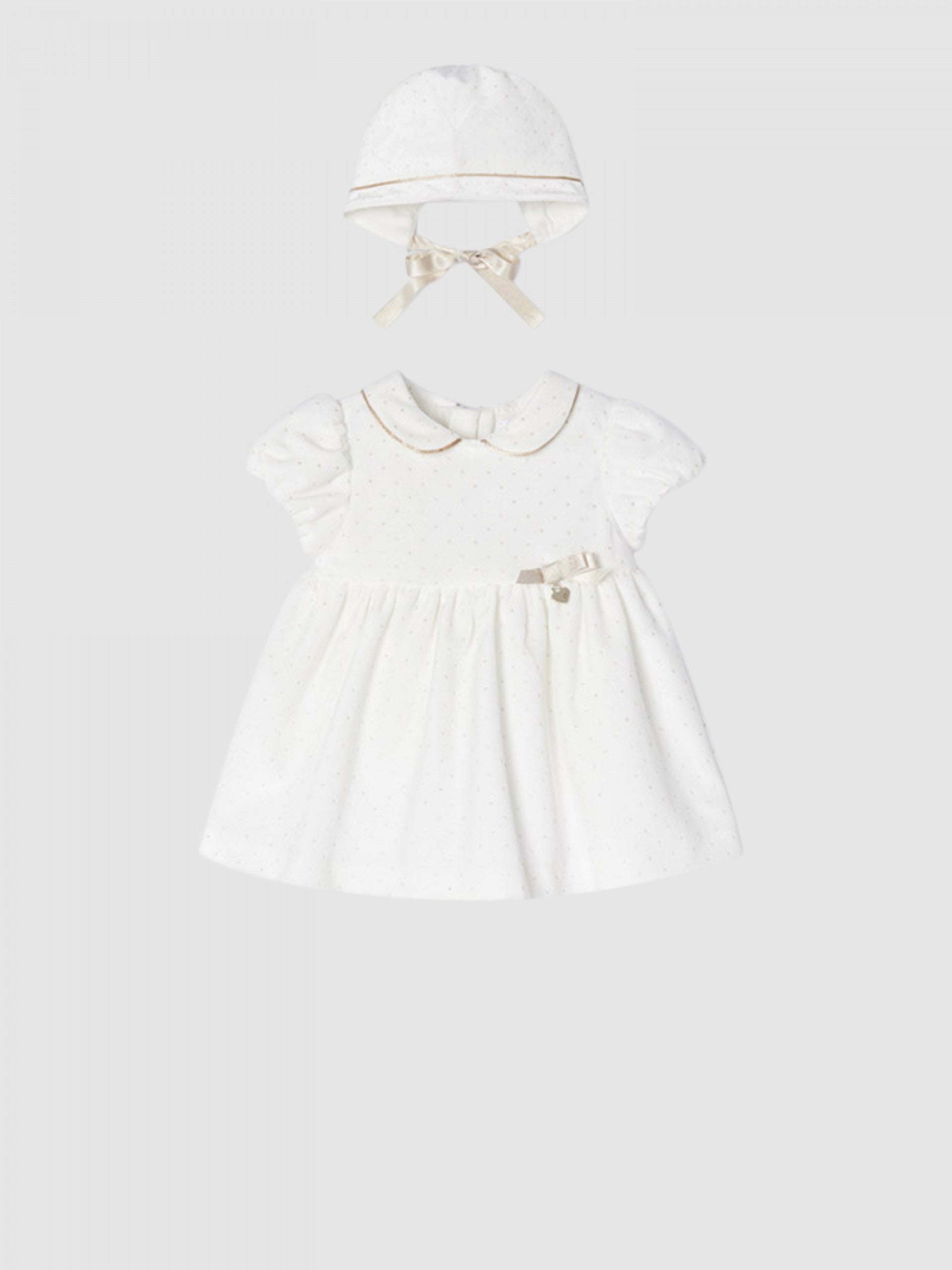 Festliches Kleid mit Hut