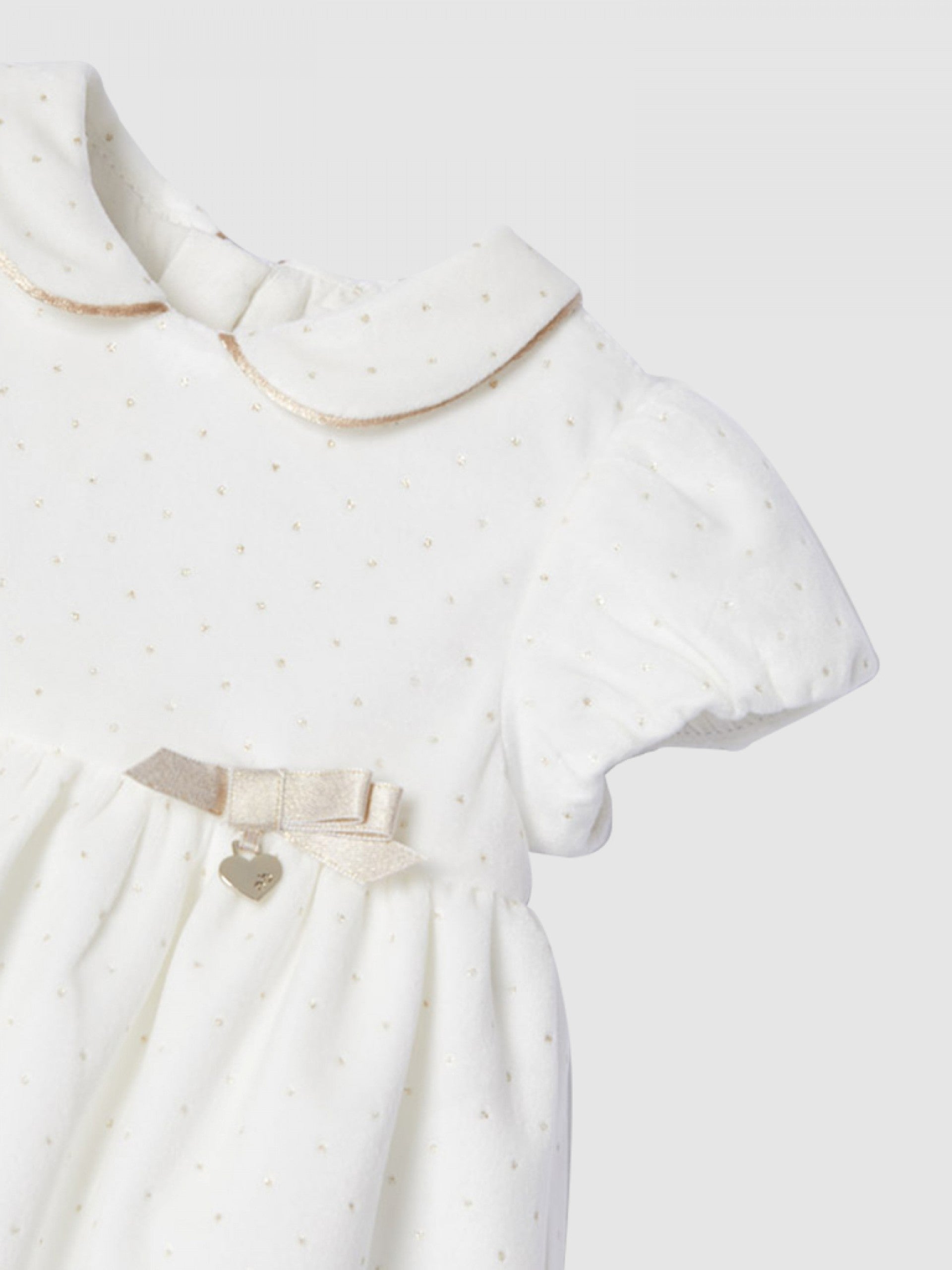 Festliches Kleid mit Hut