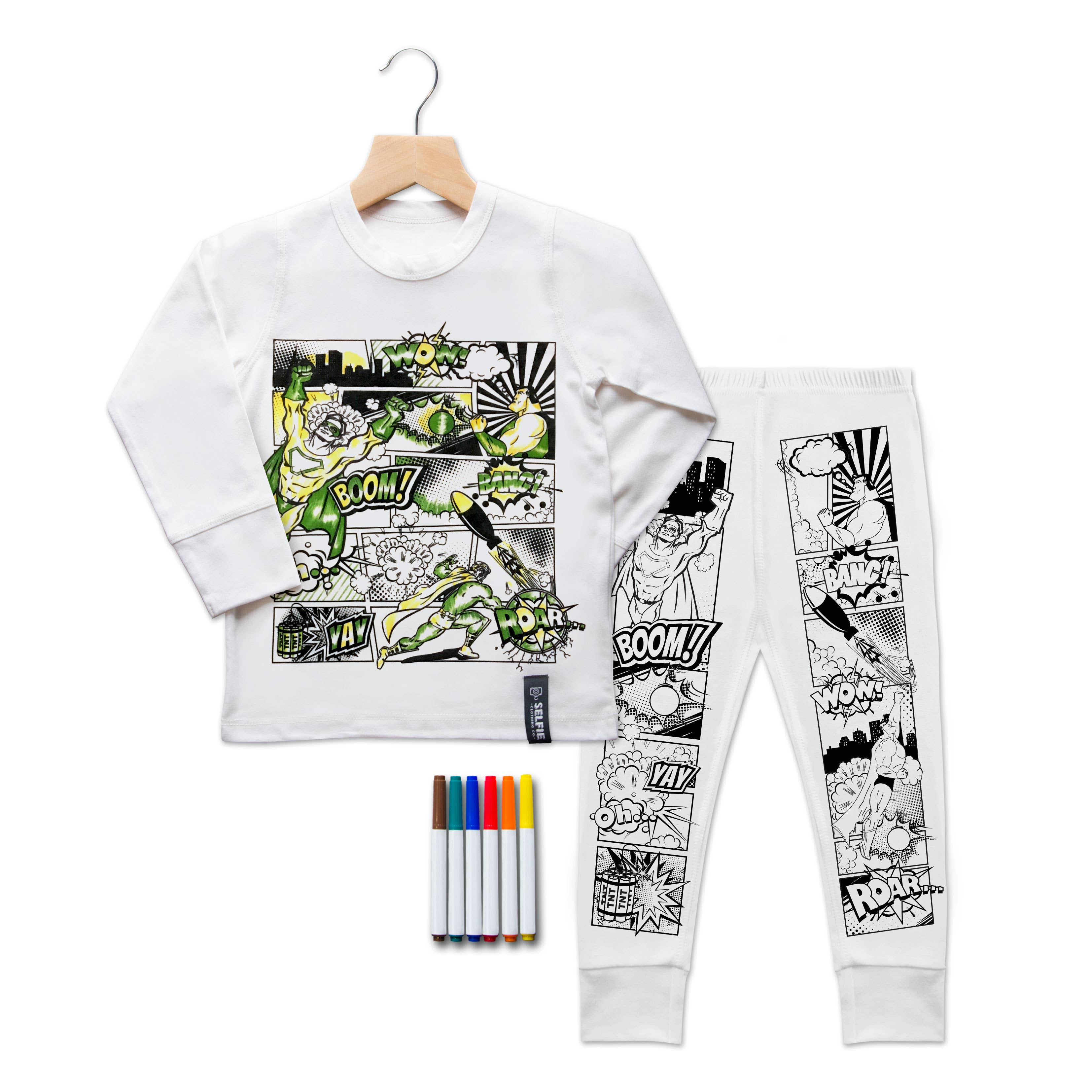 Pyjama mit Superhelden-Comic