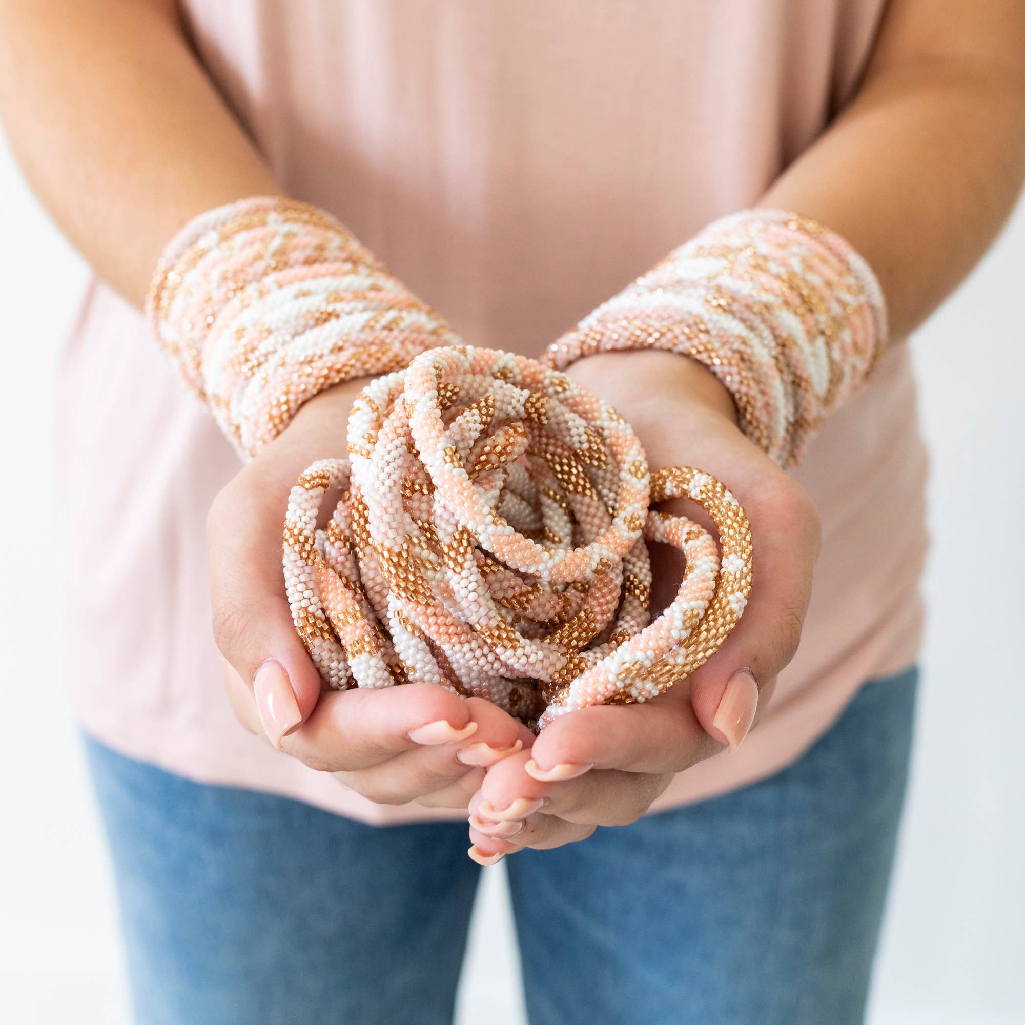 Perlenarmbänder für Erwachsene in zarten Rosa- und Roségoldtönen