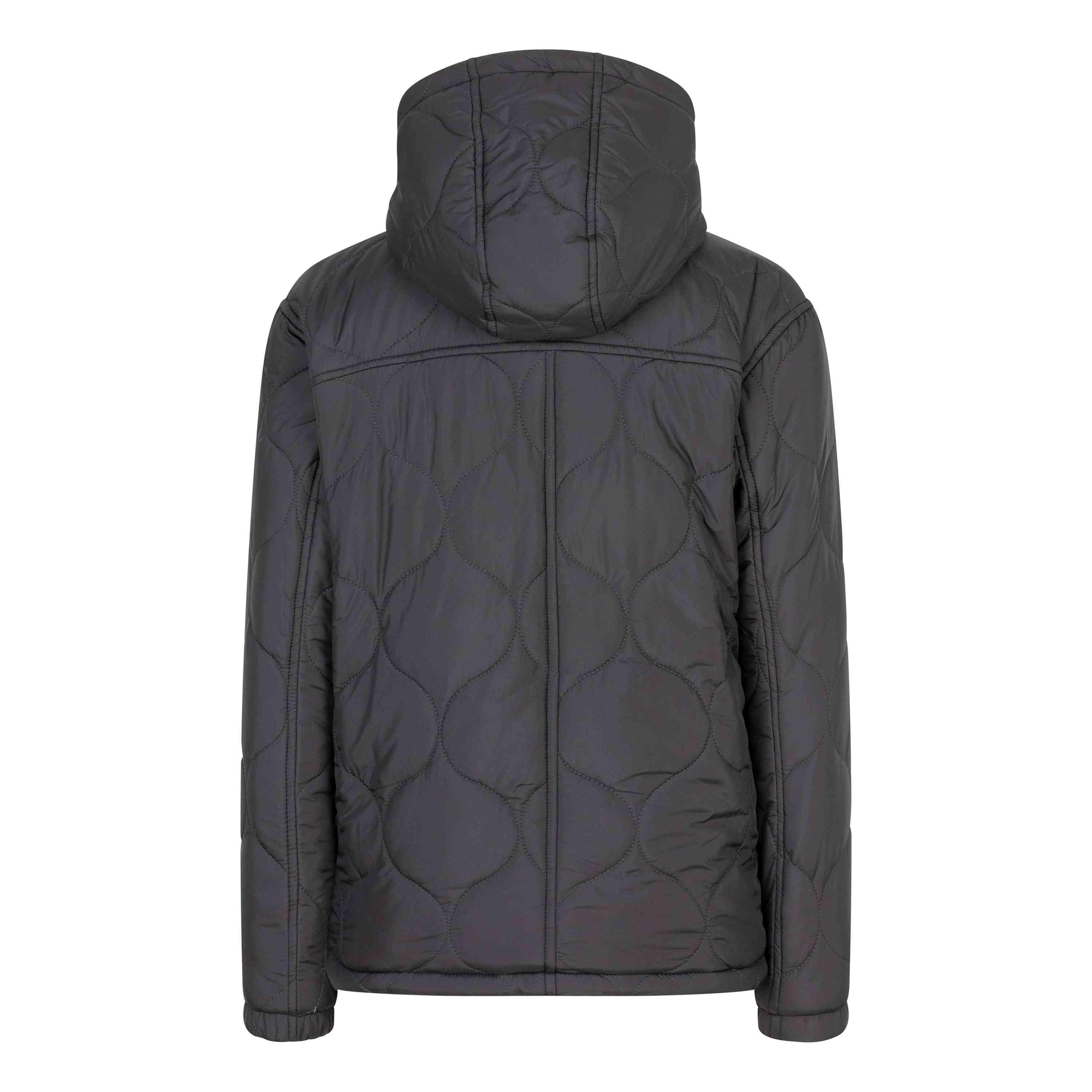 Das Produktbild zeigt die Indian Blue Jeans - Reversible Hooded Jacket von hinten. Diese schwarze Steppjacke hat lange Ärmel und eine Kapuze mit einem dezenten Kreismuster. Sie scheint aus einem leichten, möglicherweise wasserabweisenden Material gefertigt zu sein und besticht durch ein schlichtes, lässiges Design, das ideal für kühleres Wetter ist.