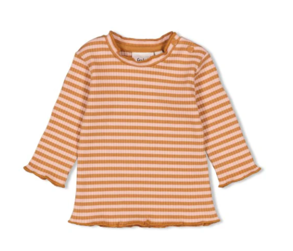 Latzhose mit Shirt