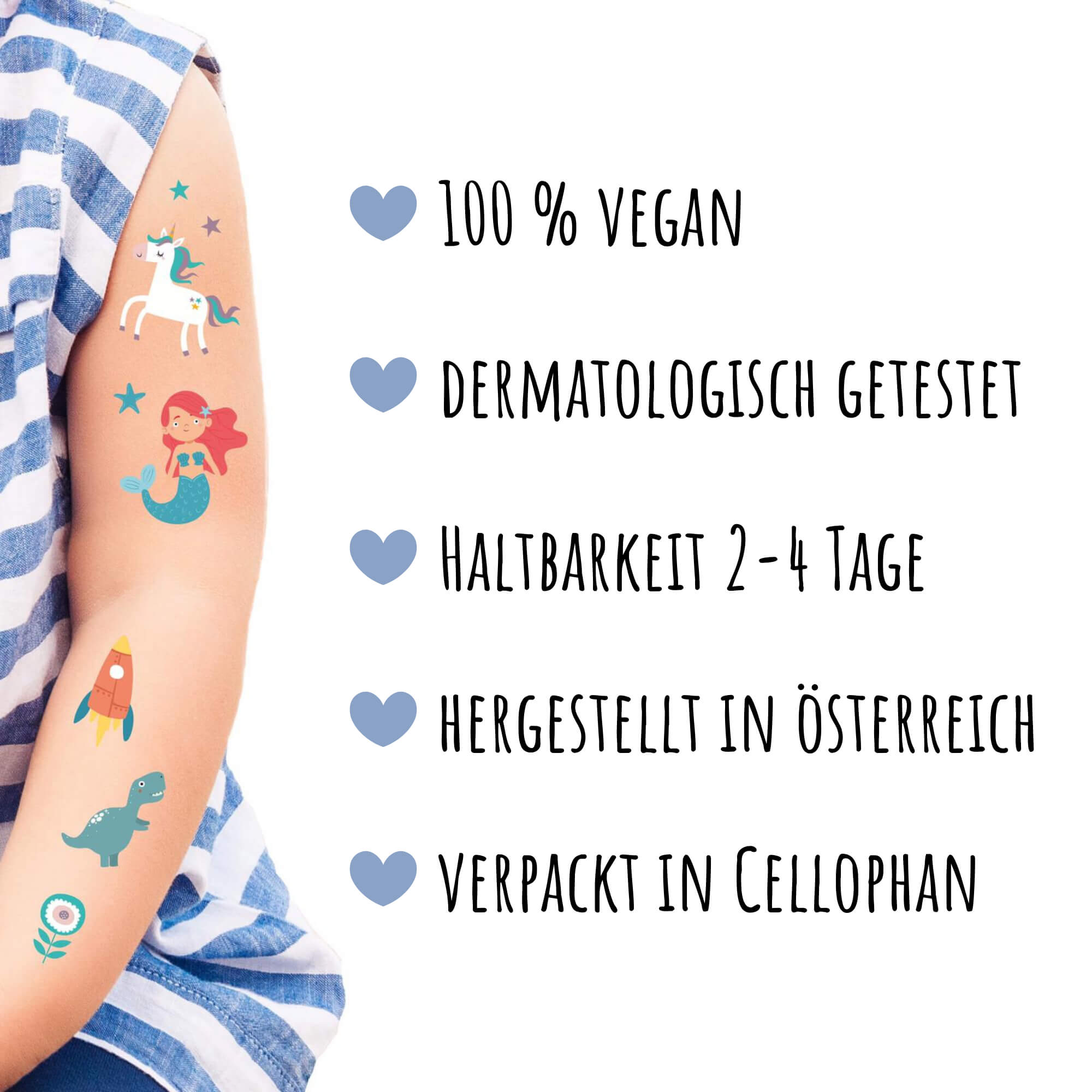 Ein Kinderarm, geschmückt mit verschiedenen bunten temporären Tattoos, darunter ein Einhorn, eine Meerjungfrau, eine Rakete und eine Schildkröte. Rechts sind Textpunkte mit blauen Herzen angebracht, die besagen: 100 % vegan, dermatologisch getestet, hält 2-4 Tage, in Österreich hergestellt und in Zellophan verpackt – perfekt für jedes Kinderartikelgeschäft. Das Produkt ist malmichbunt – Kindertattoos: Fantasie von malmichbunt.