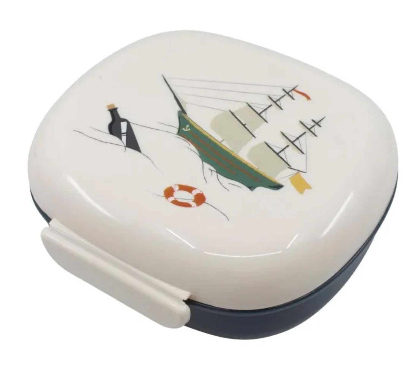 Lunchbox für Kinder in weiss und Blau mit einem Priatenschiff Motiv
