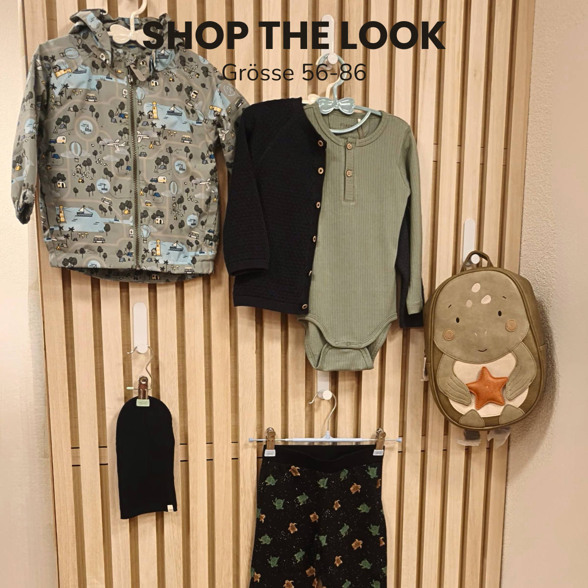 Bild Kleider an Bügel aufgehängt