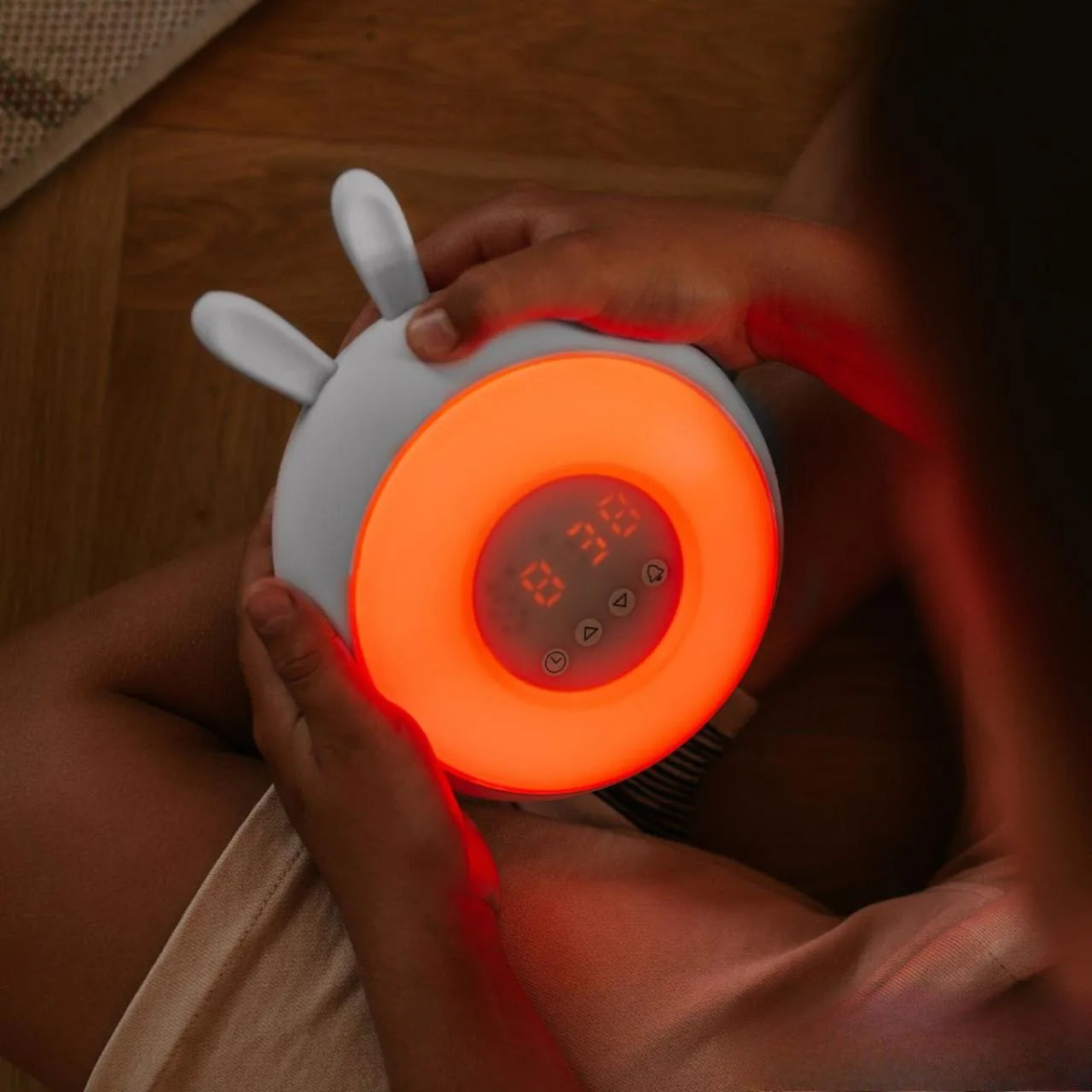 Wecker und LED Lampe Hase