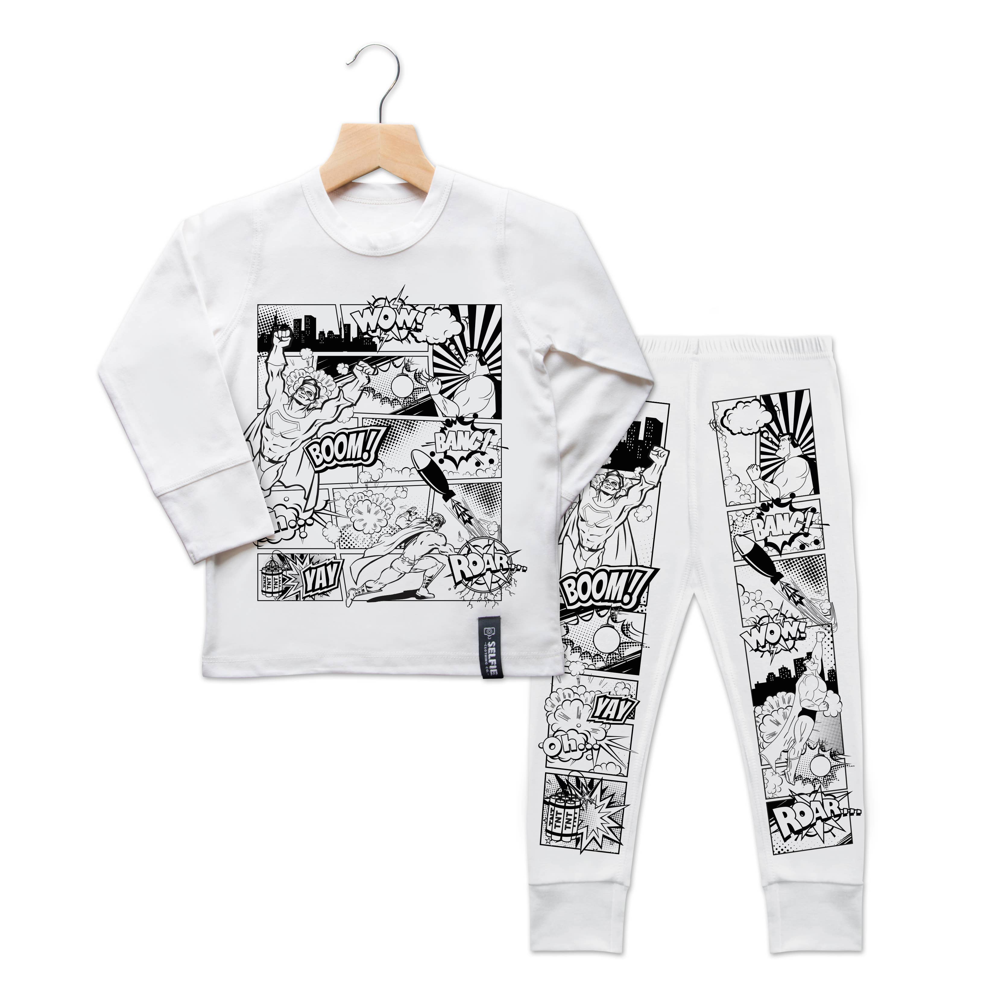 Pyjama mit Superhelden-Comic