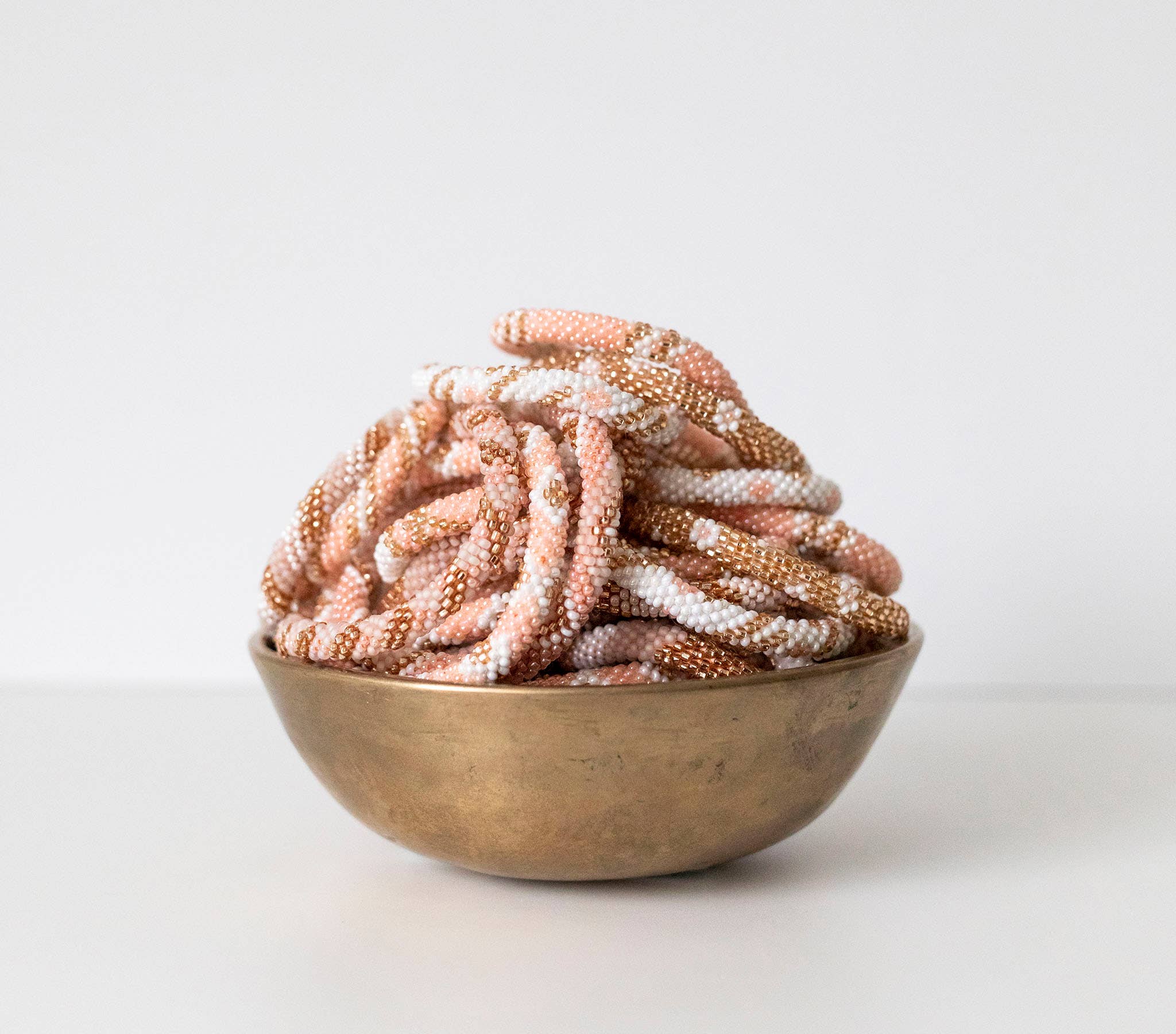 Perlenarmbänder für Erwachsene in zarten Rosa- und Roségoldtönen