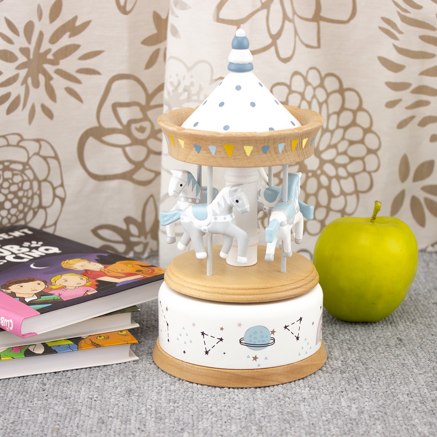 Musikkarussell in weiss Holz