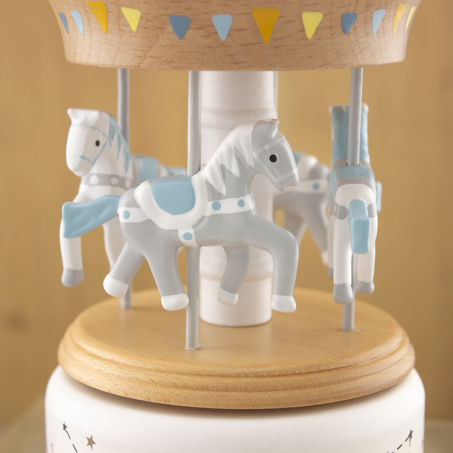 Musikkarussell in weiss Holz