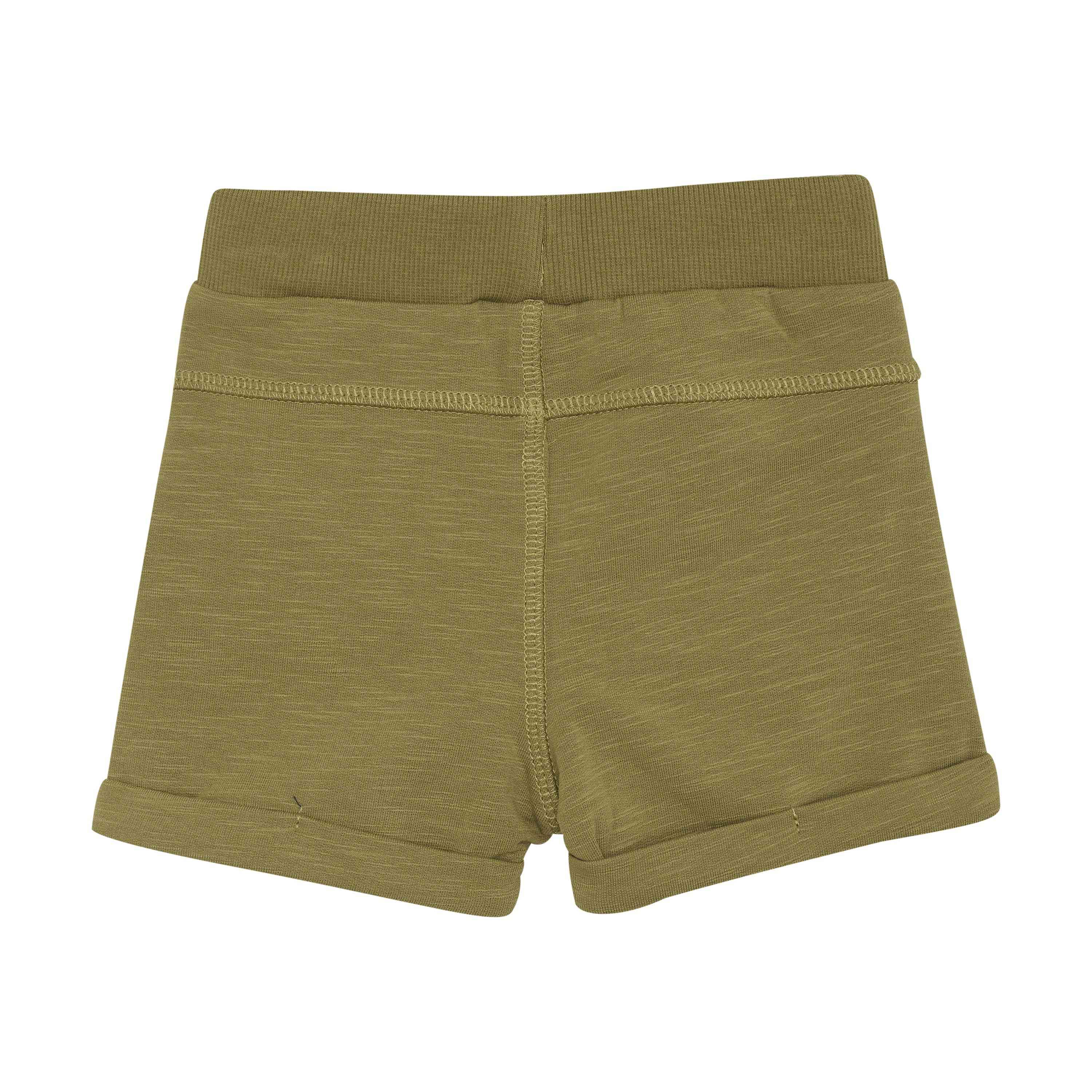 Abgebildet ist ein Paar olivgrüne Minymo - Kurze Hosen. Die bequemen Shorts haben einen elastischen Bund und gemanschettete Beine. Das Design ist schlicht, mit sichtbaren Nähten, die vertikal auf der Rückseite und horizontal in der Nähe des Bunds verlaufen. Hergestellt aus einer weichen Baumwollmischung für ultimativen Komfort.