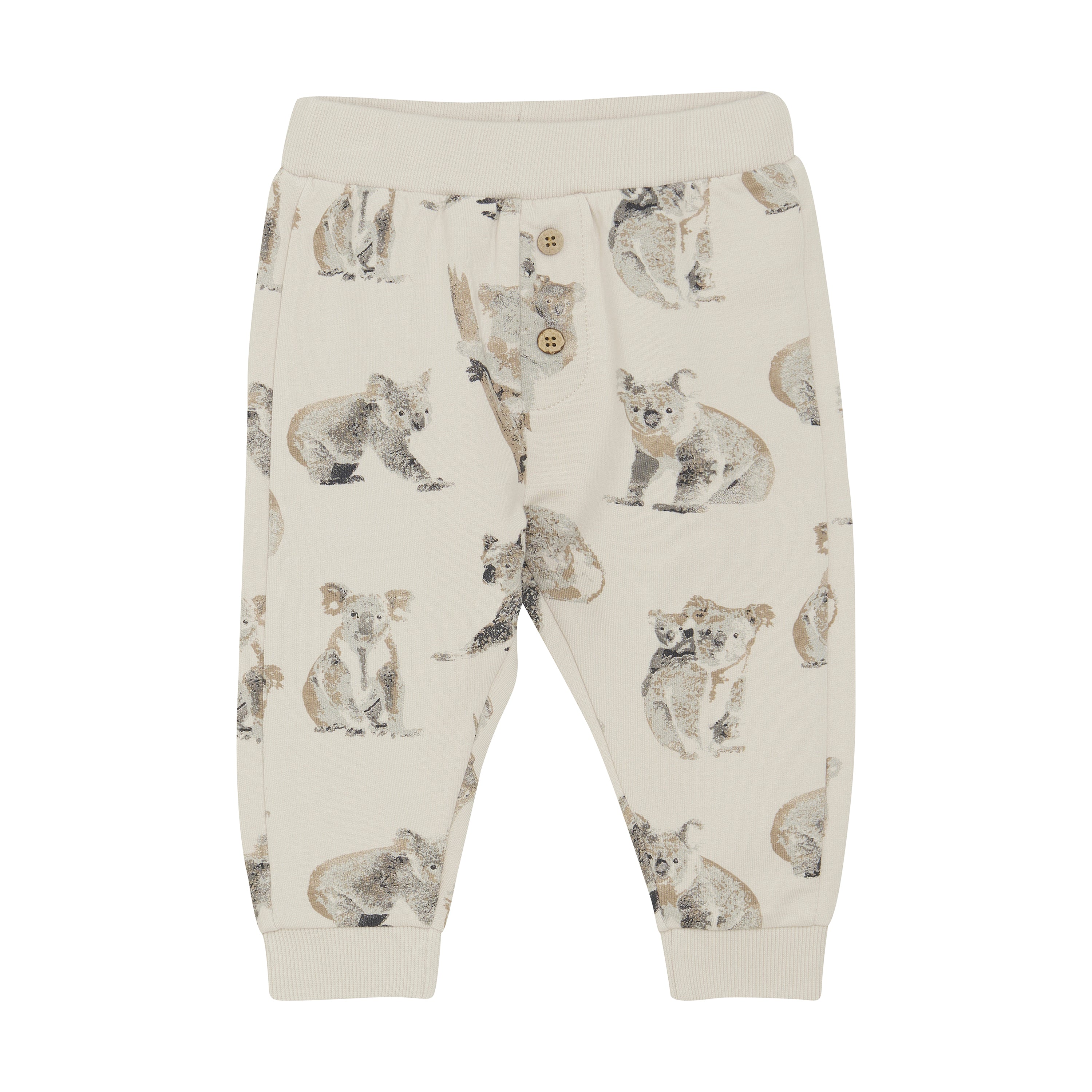 Die Minymo - Hosen von Minymo sind beige Baby-Jogginghosen mit einem Allover-Koala-Print in verschiedenen Posen. Diese Hose hat einen elastischen Bund, der vorne mit zwei dekorativen Holzknöpfen verziert ist. Rippbündchen an den Knöcheln sorgen für eine gute Passform und sie sind mit dem OEKO-TEX® STANDARD 100 für Sicherheit und Qualität zertifiziert.