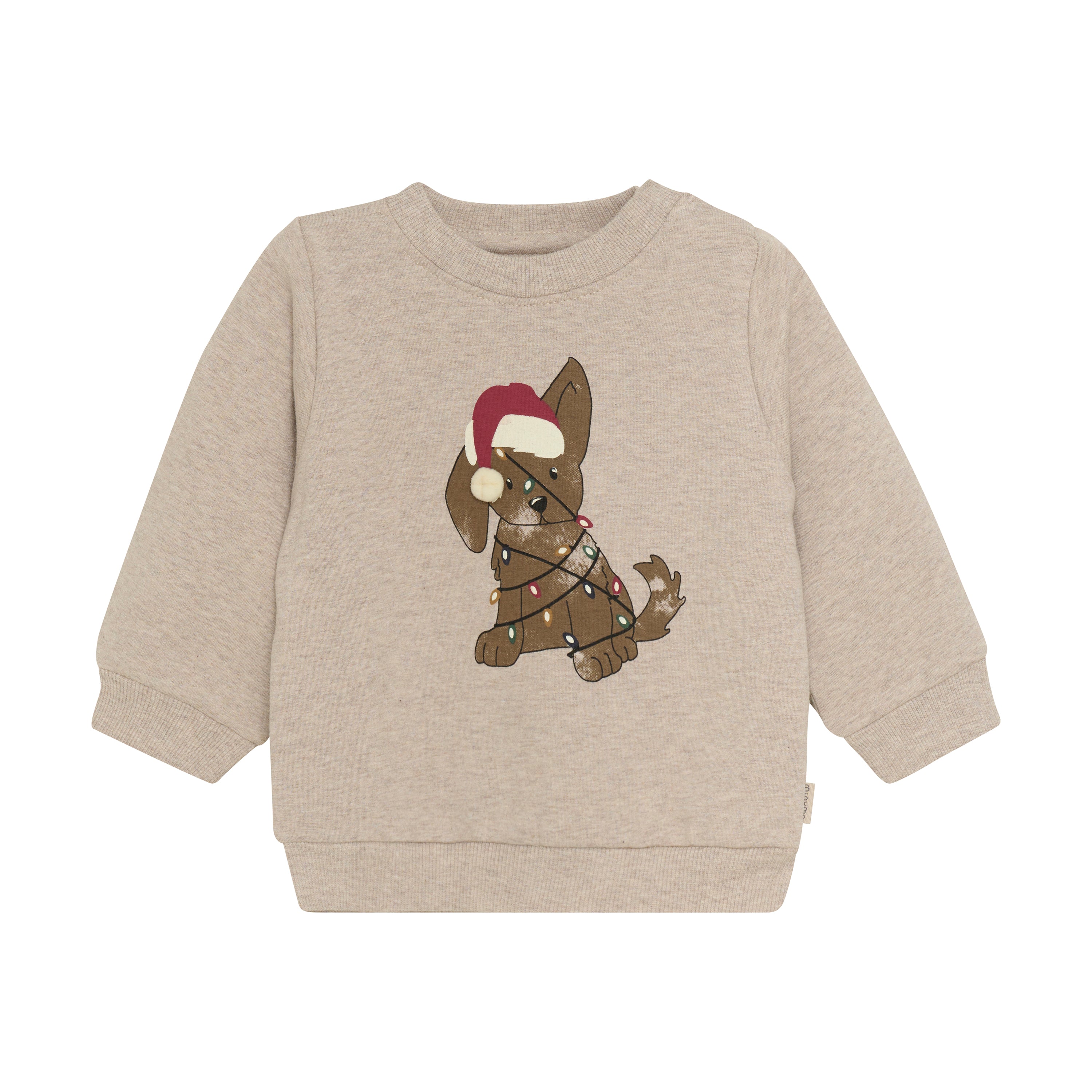 Dieser Minymo-Pullover ist ein beiges Kinderoberteil mit einem süßen Hund, der in Weihnachtslichter gehüllt ist und eine Weihnachtsmannmütze trägt, perfekt für die Weihnachtszeit.