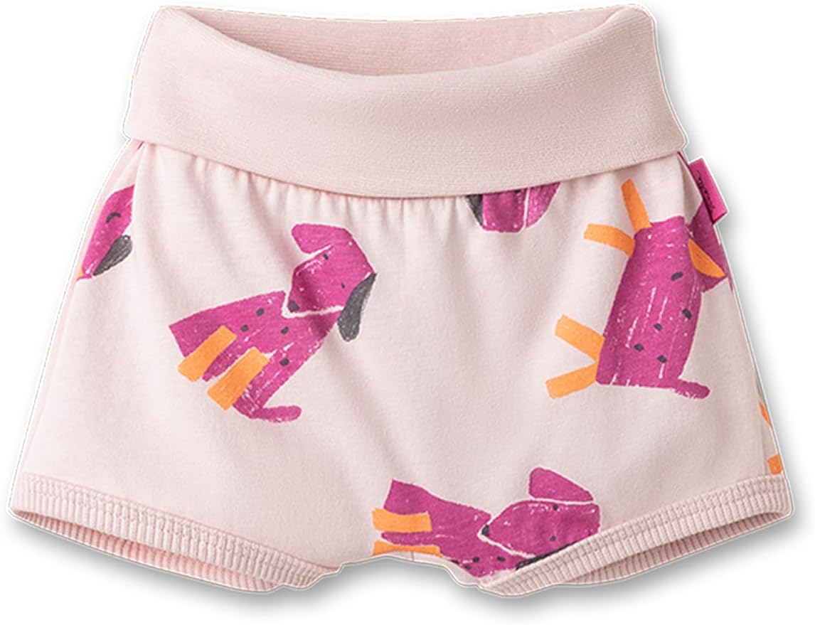 Wir präsentieren die Sanetta - Hose, ein Paar Babyshorts der Marke Sanetta. Diese bezaubernden Shorts haben einen hellrosa Bund und Beinabschlüsse, die mit bezaubernden abstrakten lila und orangefarbenen hundeähnlichen Formen verziert sind, die über den Stoff verstreut sind. Diese Shorts aus Bio-Baumwolle bieten hochwertige Kindermode mit bequemem Tragekomfort und sorgen dafür, dass Ihr Kleines sowohl Weichheit als auch Komfort genießt.