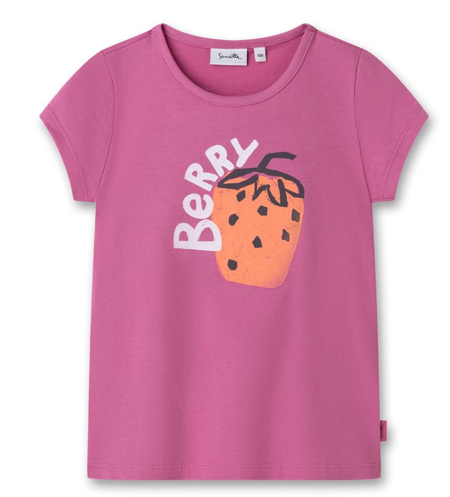 Das Sanetta - T-Shirt von Sanetta ist ein rosafarbenes Kinderoberteil mit einer verspielten Grafik einer orangefarbenen Erdbeere mit schwarzen Kernen und grünen Blättern. Das Wort „BERRY“ steht in weißer, geschwungener Schrift neben dem Frontprint Erdbeere. Es besteht aus Bio-Baumwolle, hat kurze Ärmel, einen runden Ausschnitt und bietet hohe Elastizität für aktives Spielen.