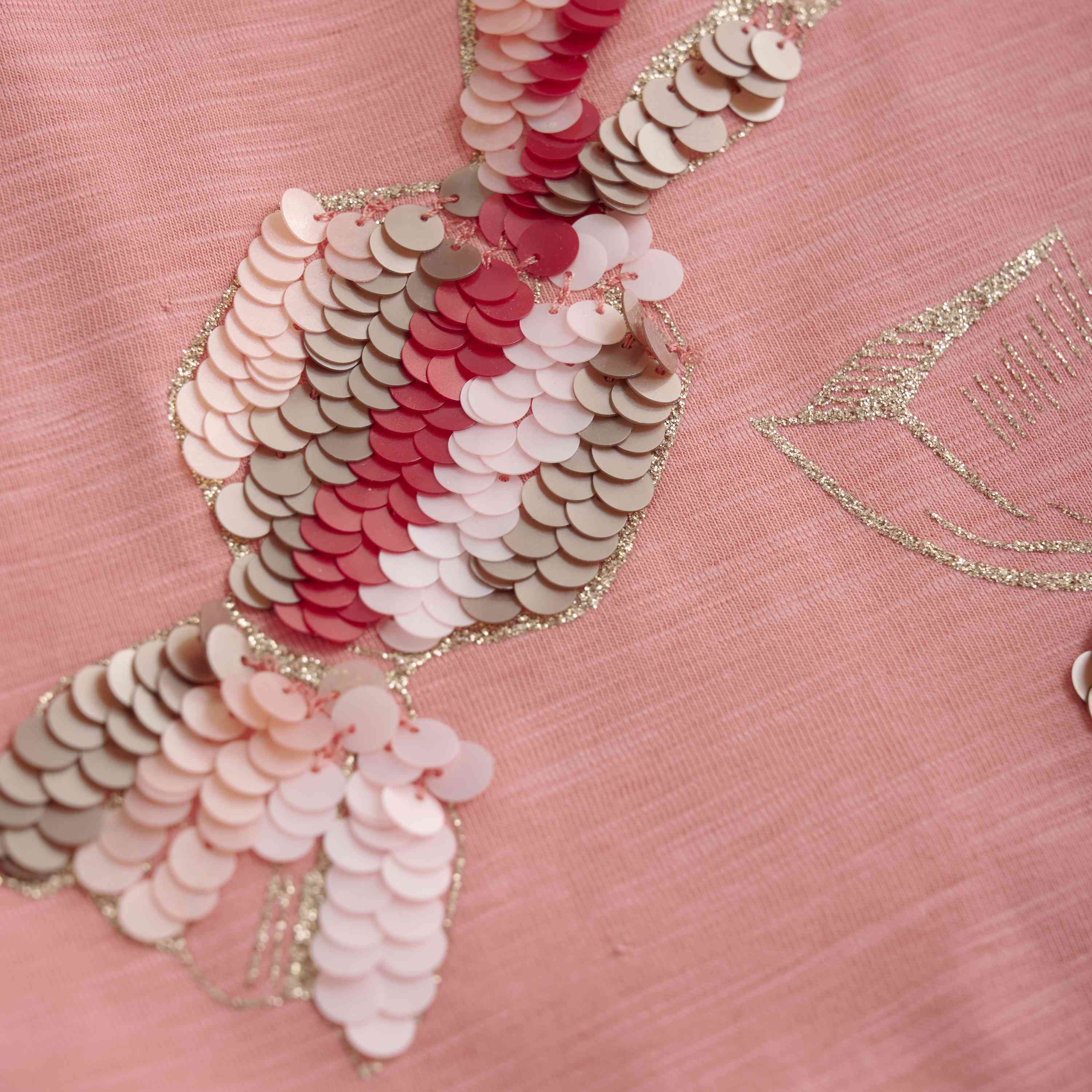 T-Shirt mit Paillettenmotiv – zauberhaft in Rosa