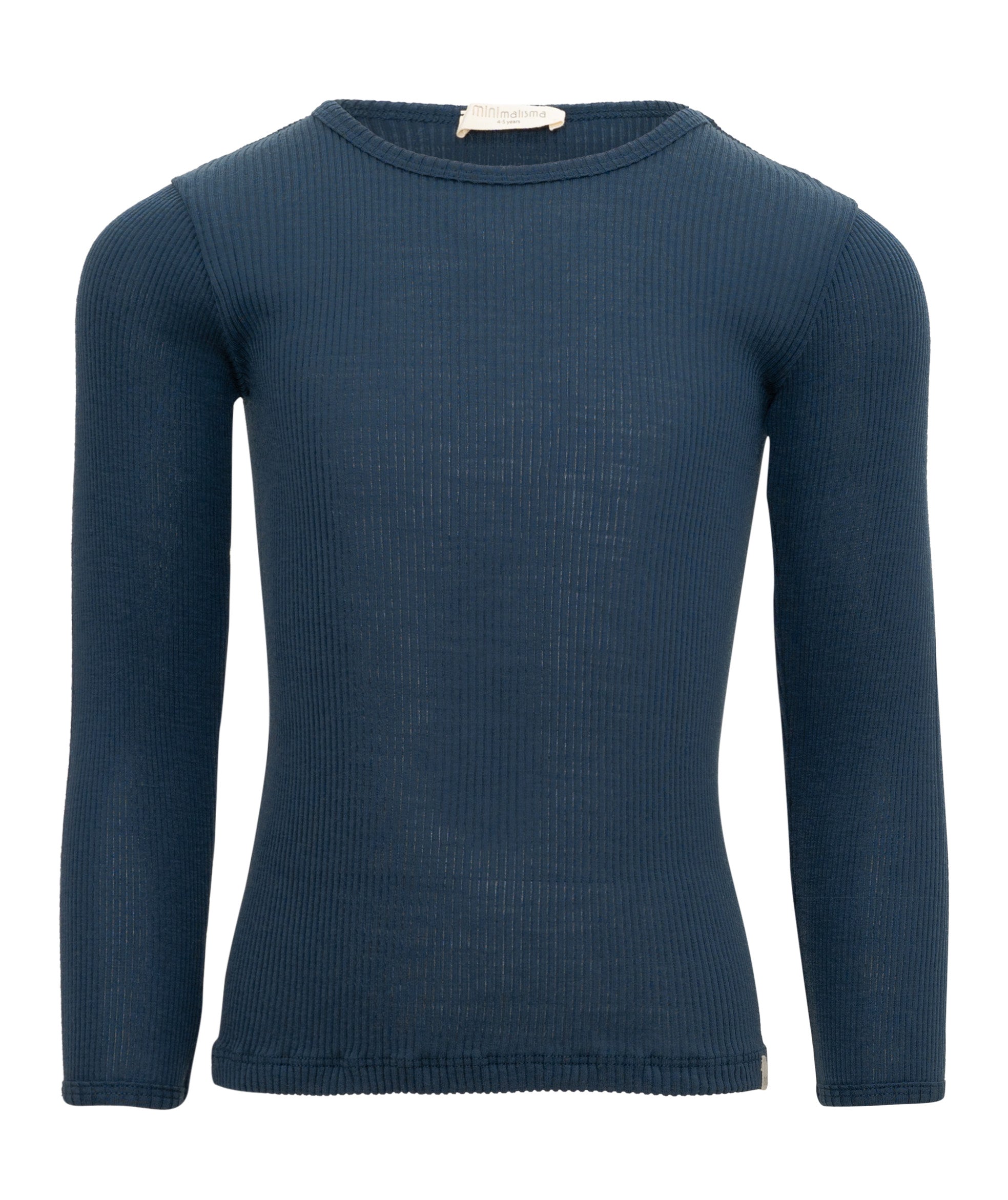 Das Langarm-Shirt minimalisma, das auf einem schlichten weißen Hintergrund präsentiert wird, ist ein langärmeliges, geripptes marineblaues Hemd aus feiner Merinowolle. Diese Thermoschicht hat einen runden Halsausschnitt und ein tailliertes Design mit einem sichtbaren Etikett am Kragen.