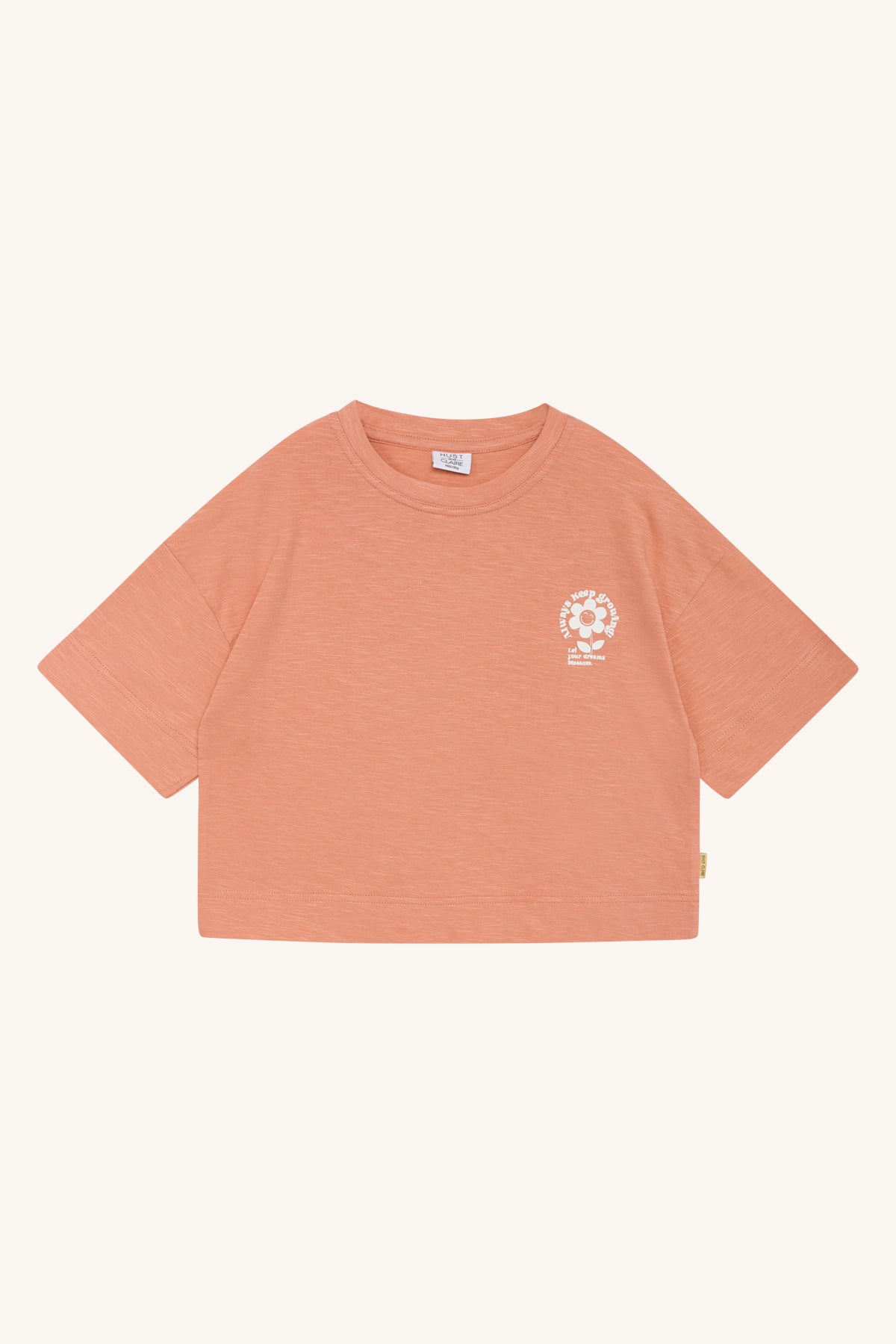 Ein helloranges Hust and Claire - Agne T-Shirt mit kurzen Ärmeln, perfekt für Kinder aus dem kinderartikelgeschäft in Brimensdorf. Das Shirt zeigt eine kleine weiße Grafik eines Fußballs und Text auf der linken Brustpartie, GOTS-zertifiziert für umweltfreundliche Mode. Dargestellt auf einem schlichten weißen Hintergrund von Hust & Claire.