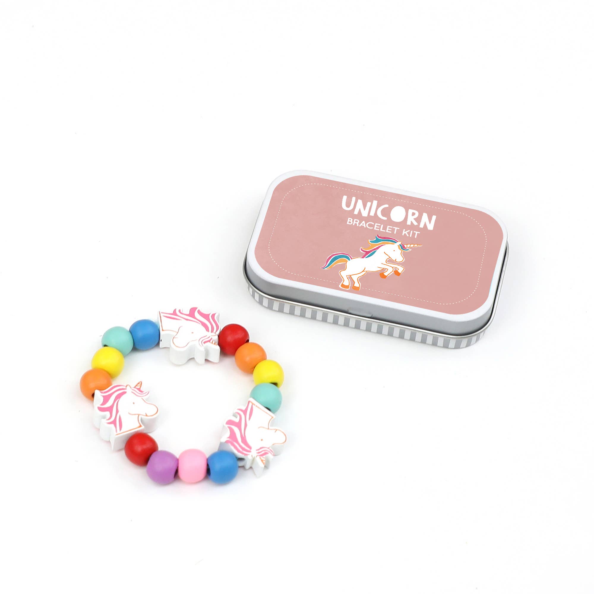 Das Cotton Twist - DIY Einhorn-Armband-Set, ideal zur Förderung der Feinmotorik, enthält eine rechteckige Dose mit der Aufschrift „COTTON TWIST DIY EINHORN-ARMBAND“ auf einem rosa Deckel mit einer Einhorn-Illustration. Das Set enthält neben der Dose farbenfrohe, plastikfreie Perlen und Anhänger in Einhornform, mit denen Sie Ihr ganz eigenes Kinder-Armband herstellen können.