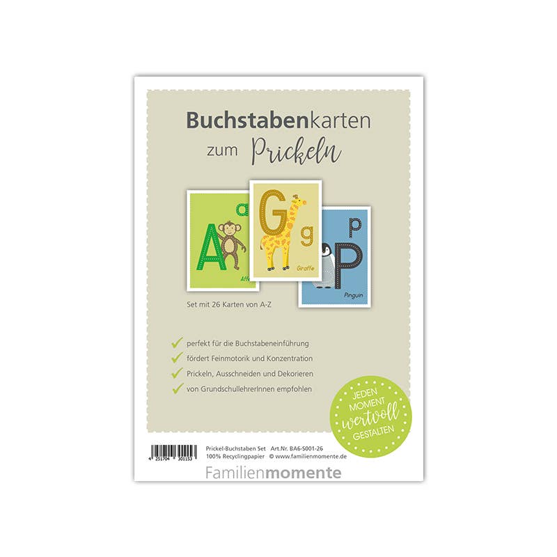 Ein Buchumschlag mit dem Titel „Familienmomente – Bastelset Prickel-Buchstaben“ der Marke Familienmomente zeigt drei Lernkarten mit verspielten Tierillustrationen und den Buchstaben A, G und P. Dieses Prickel-Buchstaben-Set führt Grundschulkinder in das Alphabet ein und fördert gleichzeitig die Feinmotorik und Konzentration.