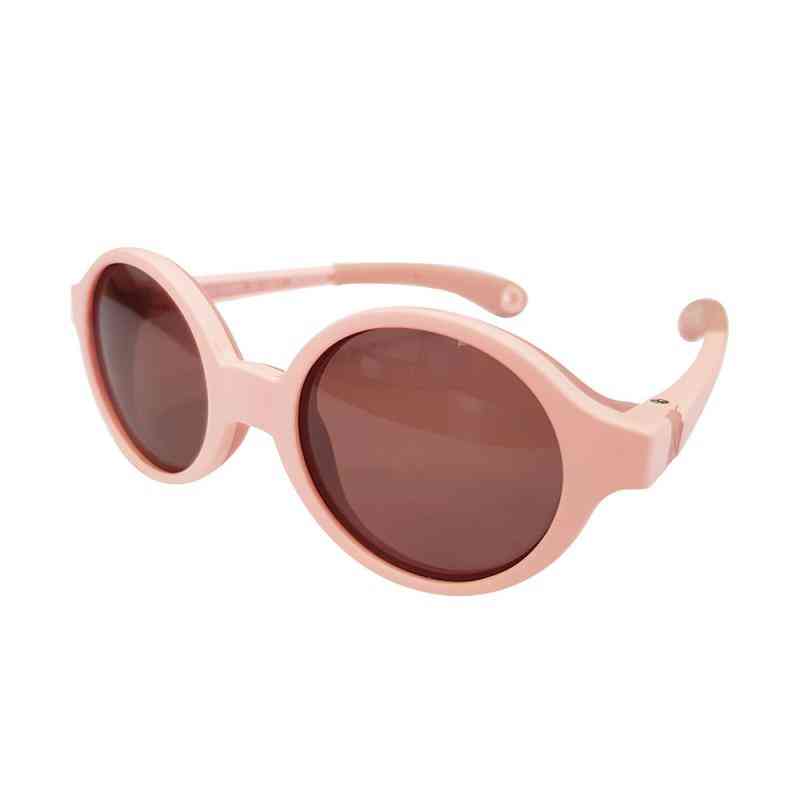 Rosa, runde Maximo - MINI-Sonnenbrille soft von Maximo mit dunklen Gläsern auf weißem Hintergrund. Der Rahmen ist einfarbig rosa und die Gläser sind dunkel getönt und bieten UV-Schutz. Das Design ist schlicht und doch stilvoll, mit geschwungenen Bügeln und einer nahtlosen, glatten Oberfläche.