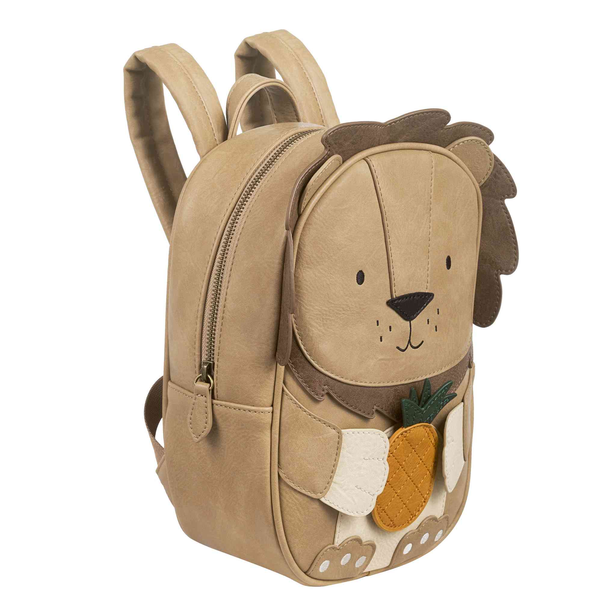 Der Little Who - Rucksack Löwe Kaius, entworfen von Little Who, ist ein beiger Kinderrucksack, der wie ein Löwe aussieht. Er hat ein süßes Löwengesicht mit Ohren und Mähne auf der Frontklappe. Der Löwe hält eine Stoffananas und zum Tragen gibt es verstellbare Schultergurte. Er ist perfekt für jedes Kinderartikelgeschäft und mit einem spülmaschinenfesten Aufkleber versehen.